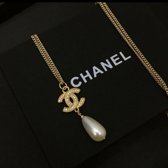 CHANEL Jewelry - CHANEL CC logo pearl gold chain necklace